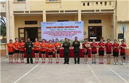 Phụ nữ Văn phòng Quân khu và Lữ đoàn Thông tin 601: Giao hữu bóng chuyền hơi chào mừng ngày Quốc tế phụ nữ